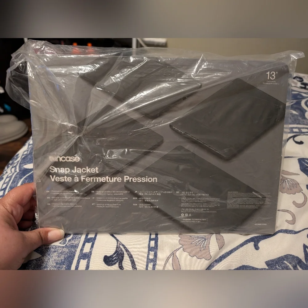 MacBook Pro Snap Jacket - Picture 5 of 6